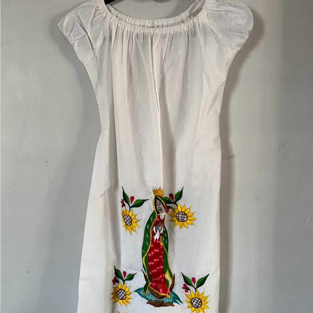 NWOT Artesanal dress for girls.